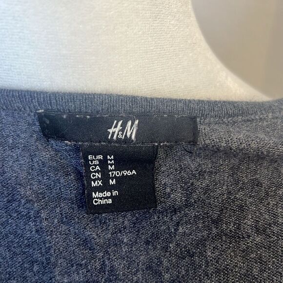 Women's H&M Lightweight V-Neck Long Sleeve Quilted Detail Gray Sweater ~ Size M - Picture 6 of 7